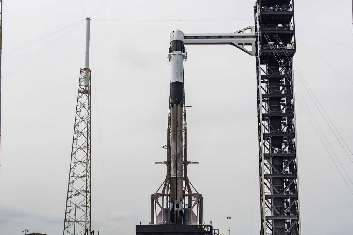 spacex-перенесла-важный-старт-к-МКС-—-запуск-cargo-dragon-на-ракете-falcon-9-отложили-на-сутки