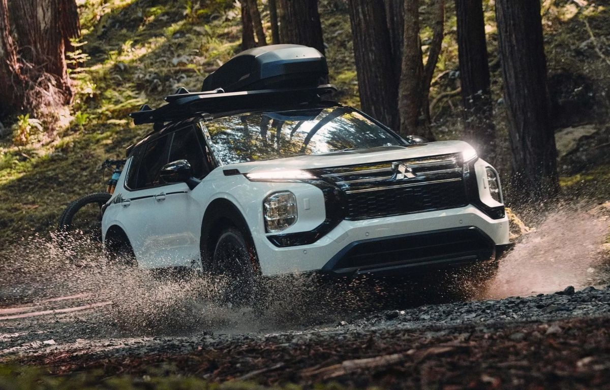 Продажи-mitsubishi-в-США-обвалились:-один-лишь-toyota-corolla-cross-обогнал-всю-линейку-mitsubishi-в-США,-включая-outlander-и-eclipse-cross