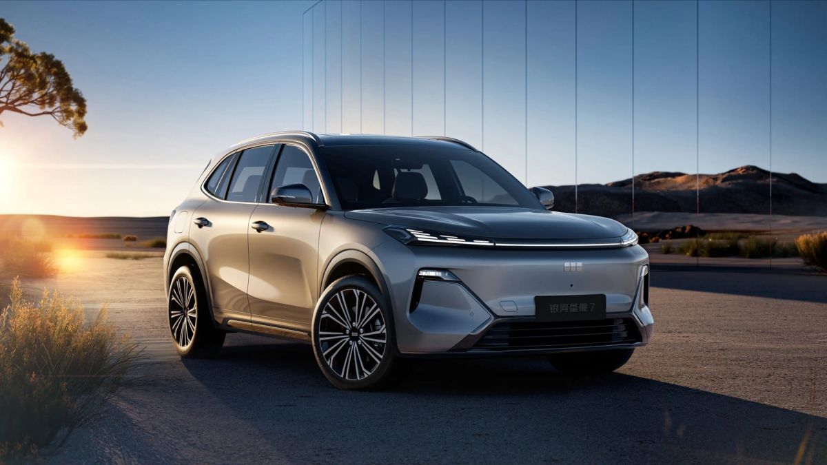 С-десятого-места-на-первое:-geely-решила-догнать-toyota.-Китайский-автогигант-теперь-делает-ставку-и-на-обычные-бензиновые-модели