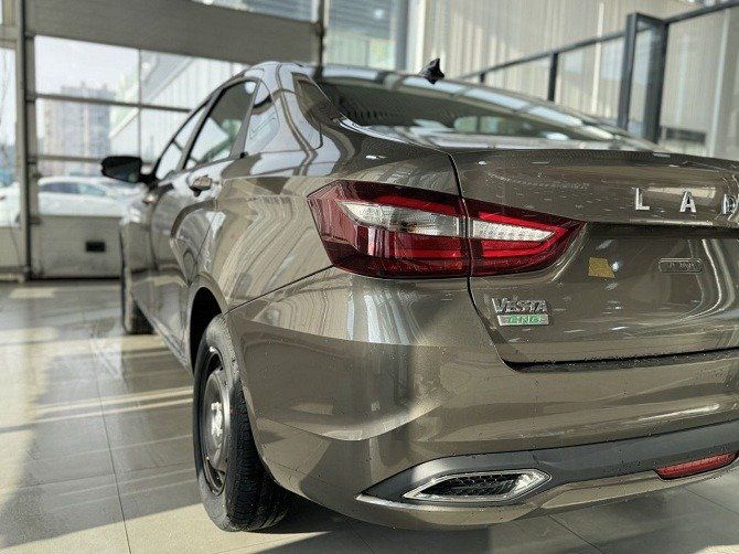 Новая-lada-vesta-cng-уже-у-дилеров:-запас-хода-свыше-1000-км