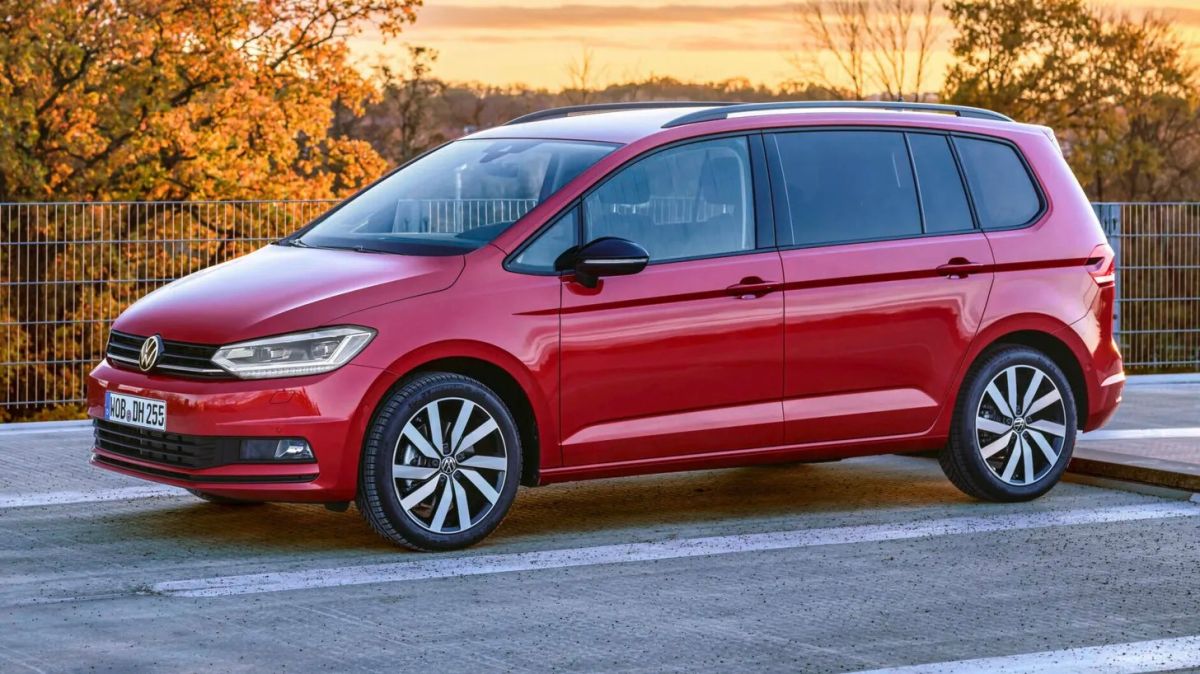Семиместные-volkswagen-touran-в-России-предлагаются-дешевле-китайских-аналогов,-хотя-цены-заметно-выросли