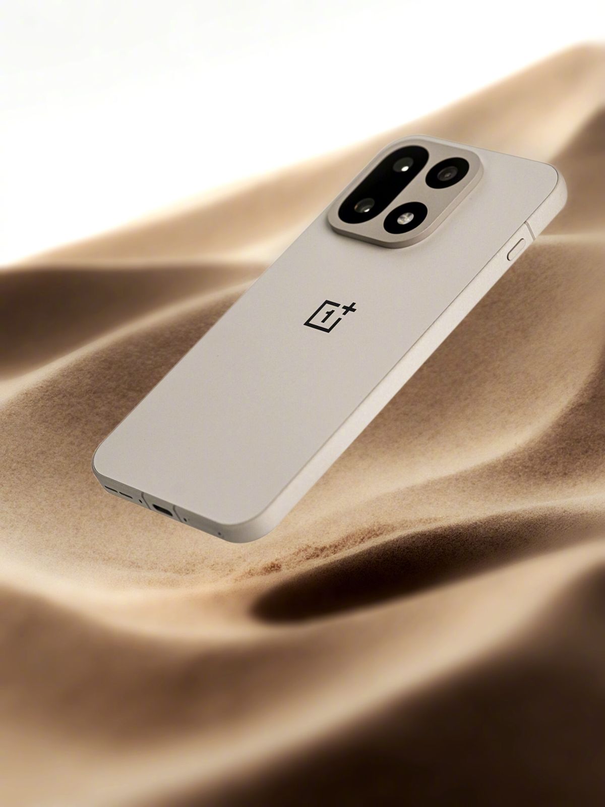 oneplus-15-станет-настоящим-монстром-автономности:-7300-мАч-и-120-ваттная-зарядка-в-корпусе-толщиной-всего-8,1-мм