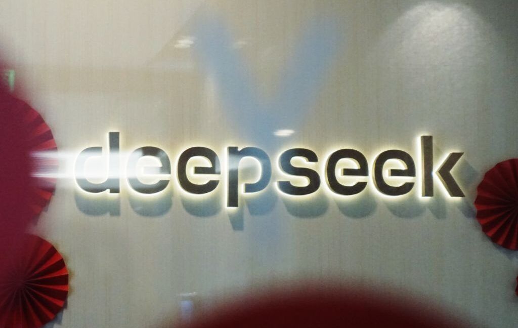 Проблемы-с-чипами-huawei-заставили-deepseek-ещё-отложить-релиз-своей-модели-искусственного-интеллекта-r2