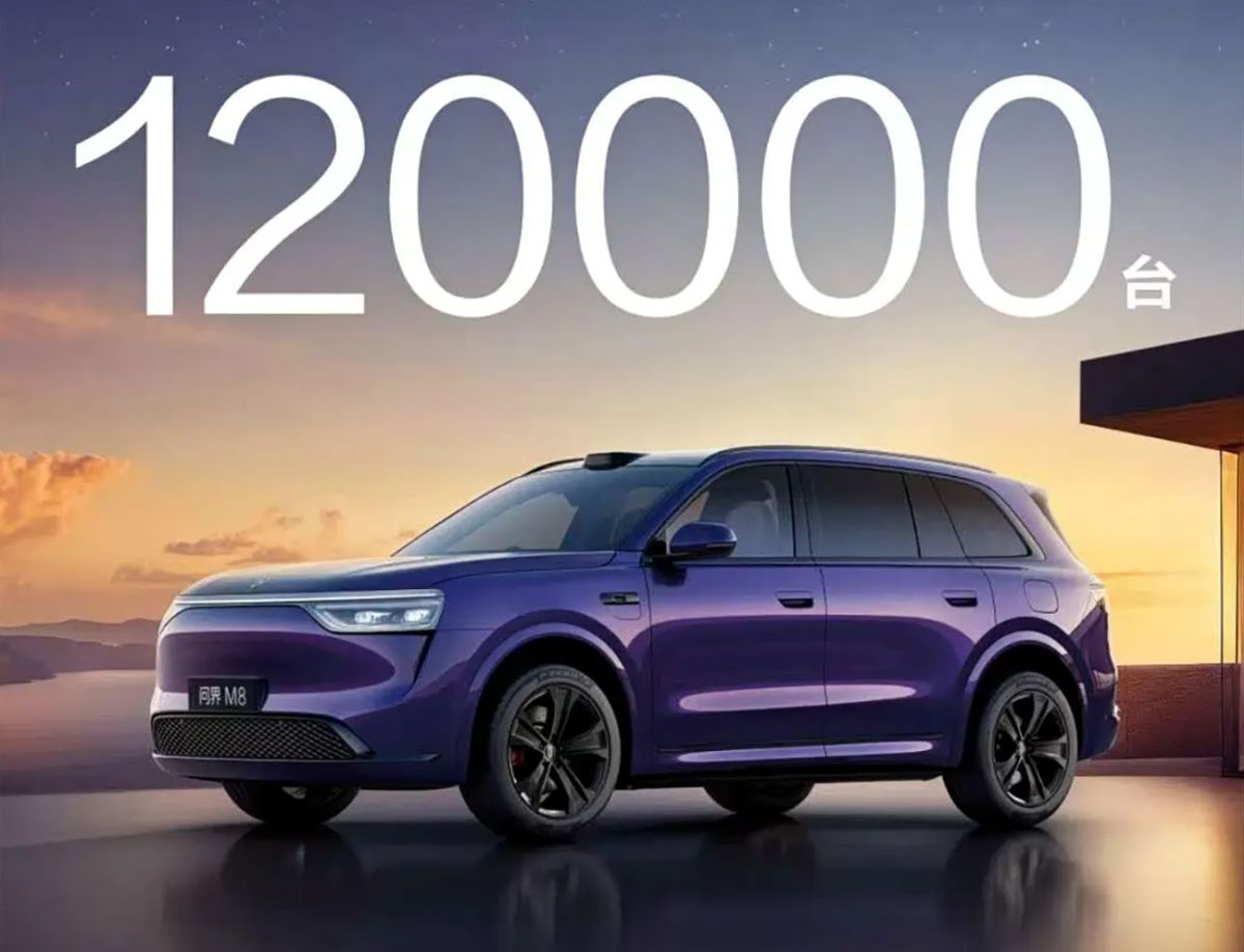 533-сильный-кроссовер-huawei-с-запасом-хода-1500-км-стал-хитом:-aito-m8-разошёлся-тиражом-120-000-за-200-дней