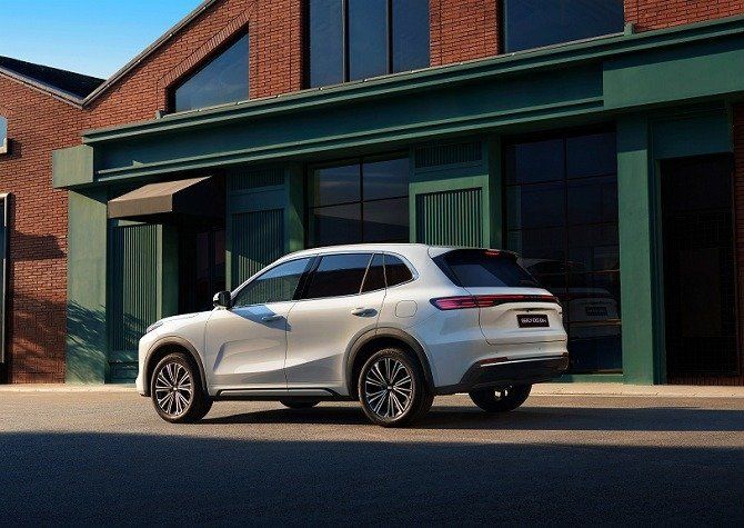 Первый-подключаемый-гибрид-geely-с-запасом-хода-более-1400-км.-geely-ex5-em-i-будет-дешевле-электромобиля-geely-ex5