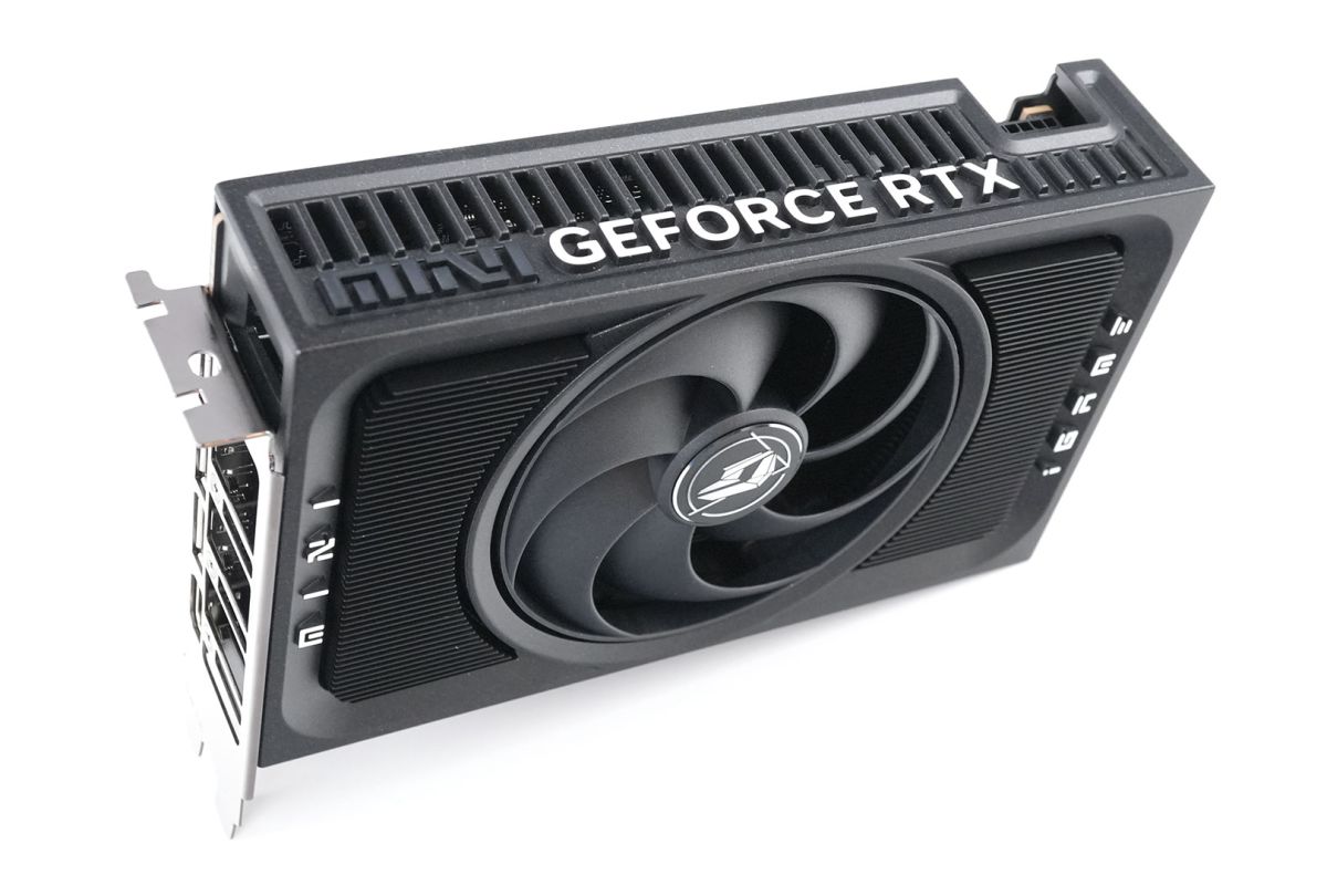 Насколько-холодной-и-тихой-получилась-единственная-на-рынке-geforce-rtx-5070-mini-itx.-Тесты-карты-colorful-дают-ответы-на-все-вопросы