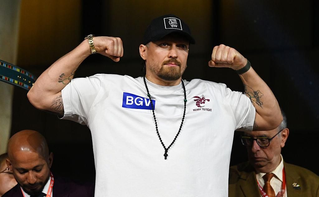 Фото: Усик нокаутировал Верхувена и защитил титул WBC в Египте