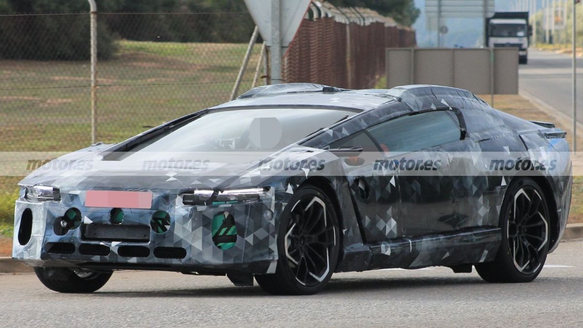 aston-martin-оживляет-lagonda:-первый-электромобиль-марки-выходит-на-дороги