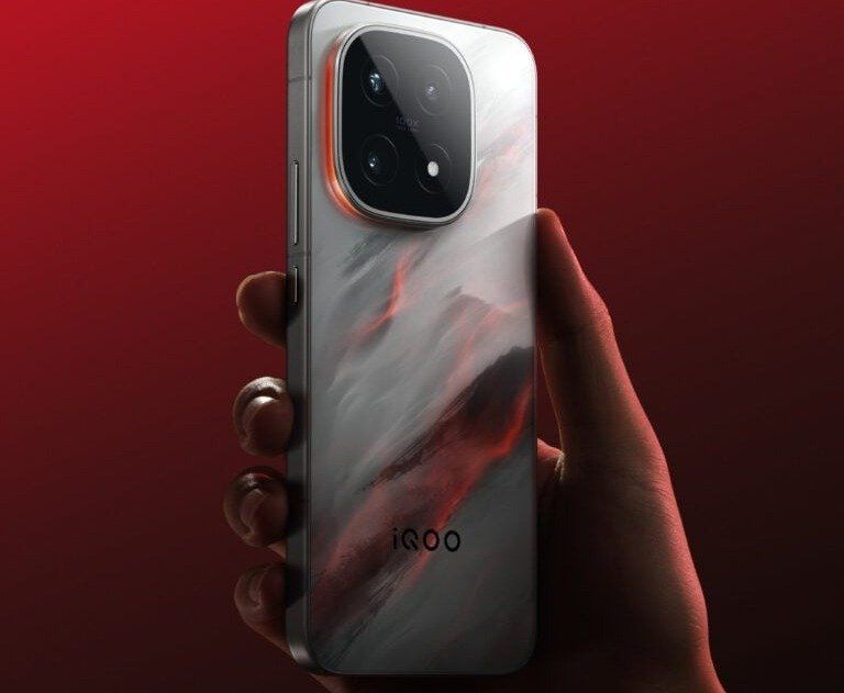 7000-мАч,-100-Вт,-ip69,-тройная-50-мегапиксельная-камера-и-100-кратный-зум,-экран-2К-144-Гц.-Более-2,4-млн-смартфонов-заказали-ещё-до-презентации-iqoo-15