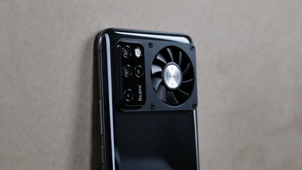 redmi-k90-ultra-станет-первым-смартфоном-компании-с-активным-вентилятором,-ip68-и-dimensity-9500