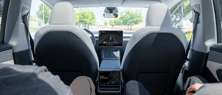 Начато-расследование-из-за-сбоев-tesla-full-self-driving:-автомобили-проезжают-на-красный-и-выезжают-на-встречную-полосу