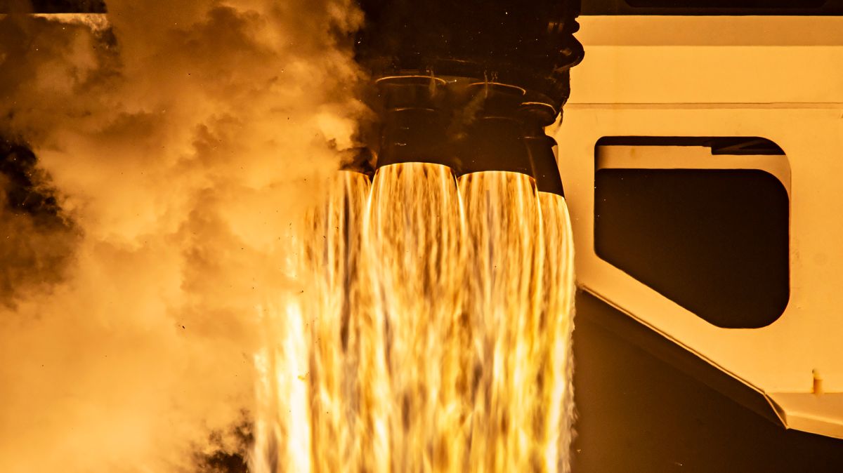 spacex-запустила-600-й-falcon-9.-Ускоритель,-который-был-в-космосе-22-раза,-вывел-на-орбиту-24-спутника-starlink-v2-mini