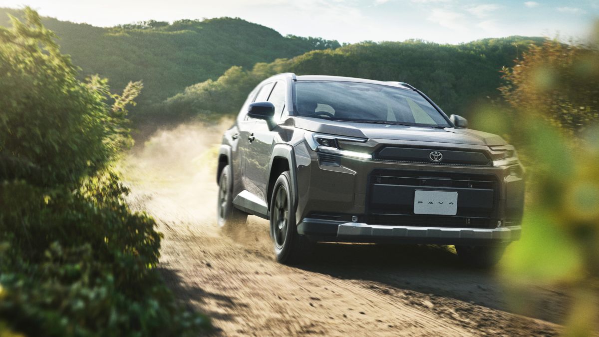 В-России-уже-можно-заказать-совершенно-новый-toyota-rav4-с-2,5-литровым-мотором,-236-лс.-и-полным-приводом-—-от-6,18-млн-рублей