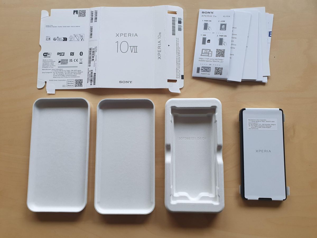 Новый-тренд?-Новейший-sony-xperia-10-vii-лишился-не-только-зарядного-устройства,-но-и-комплектного-кабеля