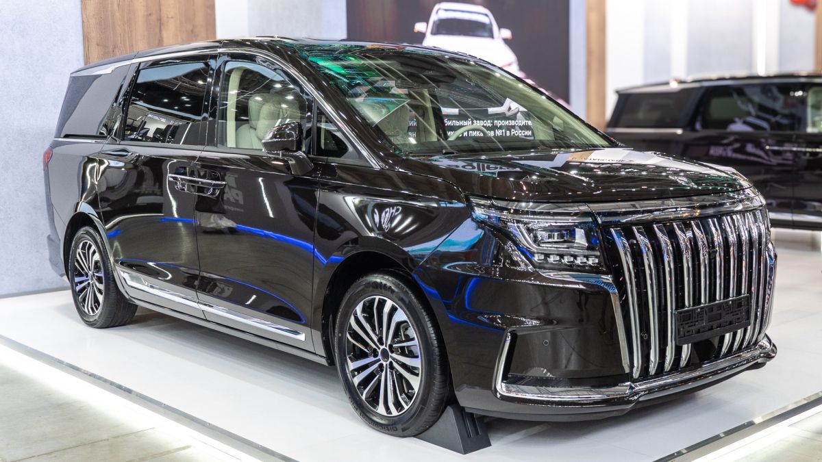 Аналог-toyota-alphard-российской-сборки-с-2,0-литровым-мотором-и-8-ступенчатым-«автоматом».-В-России-стартовали-«живые»-продажи-нового-семиместного-sollers-sp7