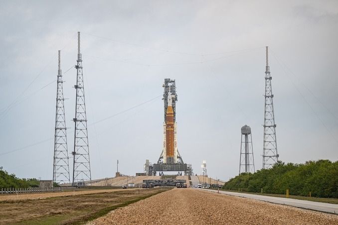 nasa-готовит-ракету-sls-к повторной полной заправке перед-стартом-миссии-artemis-ii-к-Луне