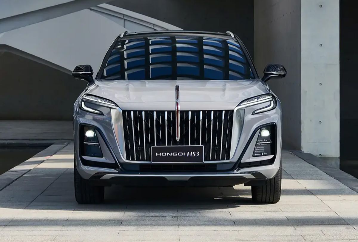 Россияне-распробовали-китайский-премиум:-продажи-hongqi-растут-на-падающем-рынке,-самая-популярная-модель-—-кроссовер-hongqi-hs5