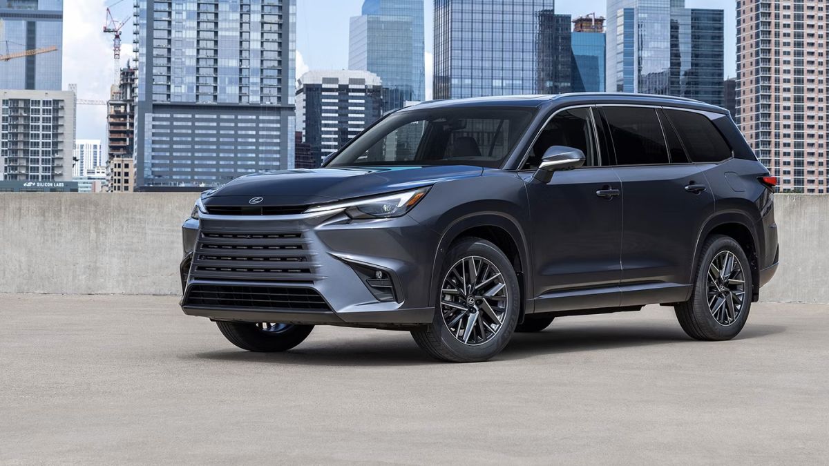 К-российским-дилерам-приехала-партия-новых-lexus-tx-500h-f-sport-performance-luxury-—-самый-большой-lexus-оценили-в-12,3-млн-рублей