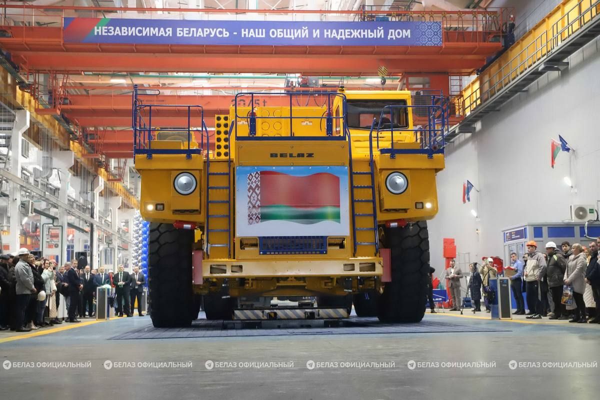 БелАЗ-модернизировал-ключевой-цех-впервые-за-45-лет:-выпуск-тяжелых-карьерных-самосвалов-в-Белоруссии-увеличится-на-30%