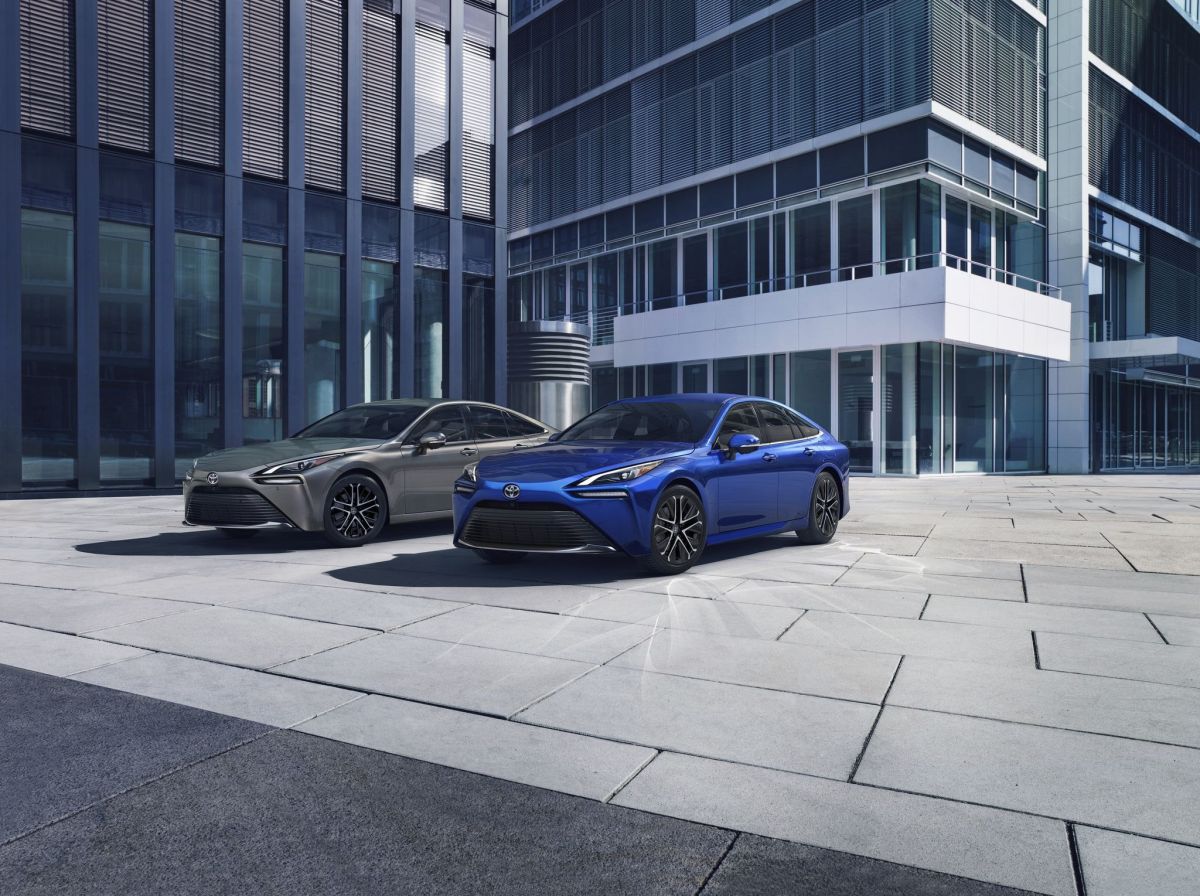 Представлен-новый-toyota-mirai