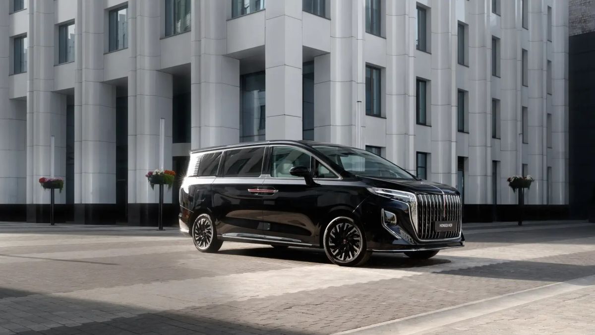Полноприводный-аналог-toyota-alphard-с-функцией-массажа-«горячими-камнями»-сильно-подешевел-в-России.-Сколько-просят-за-hongqi-hq9