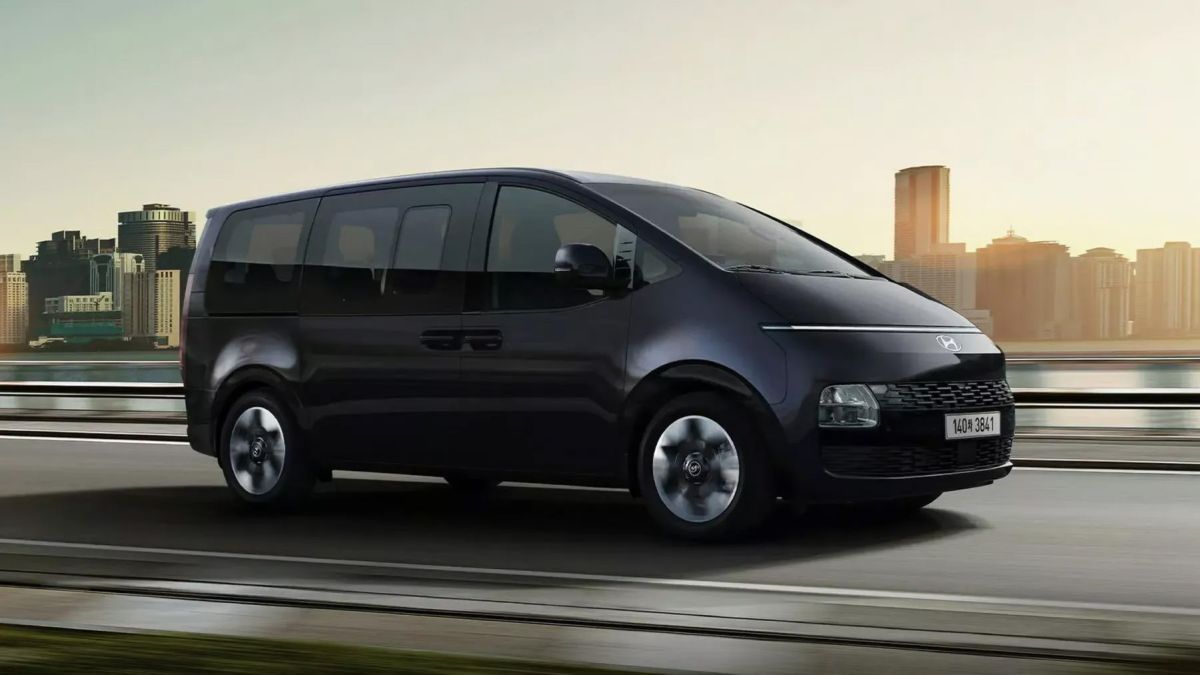 Обновлённый-hyundai-staria-вышел-на-рынок:-улучшенная-подвеска-и-до-240-лс.