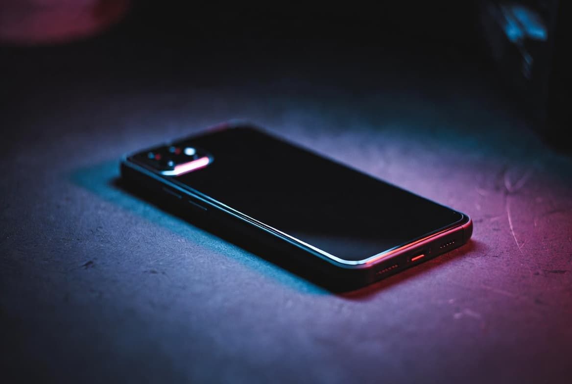 huawei-создала-батарею-с-совершенно-новыми-материалами-и-изменённой-структурой-элементов-на-10-000-мА·ч