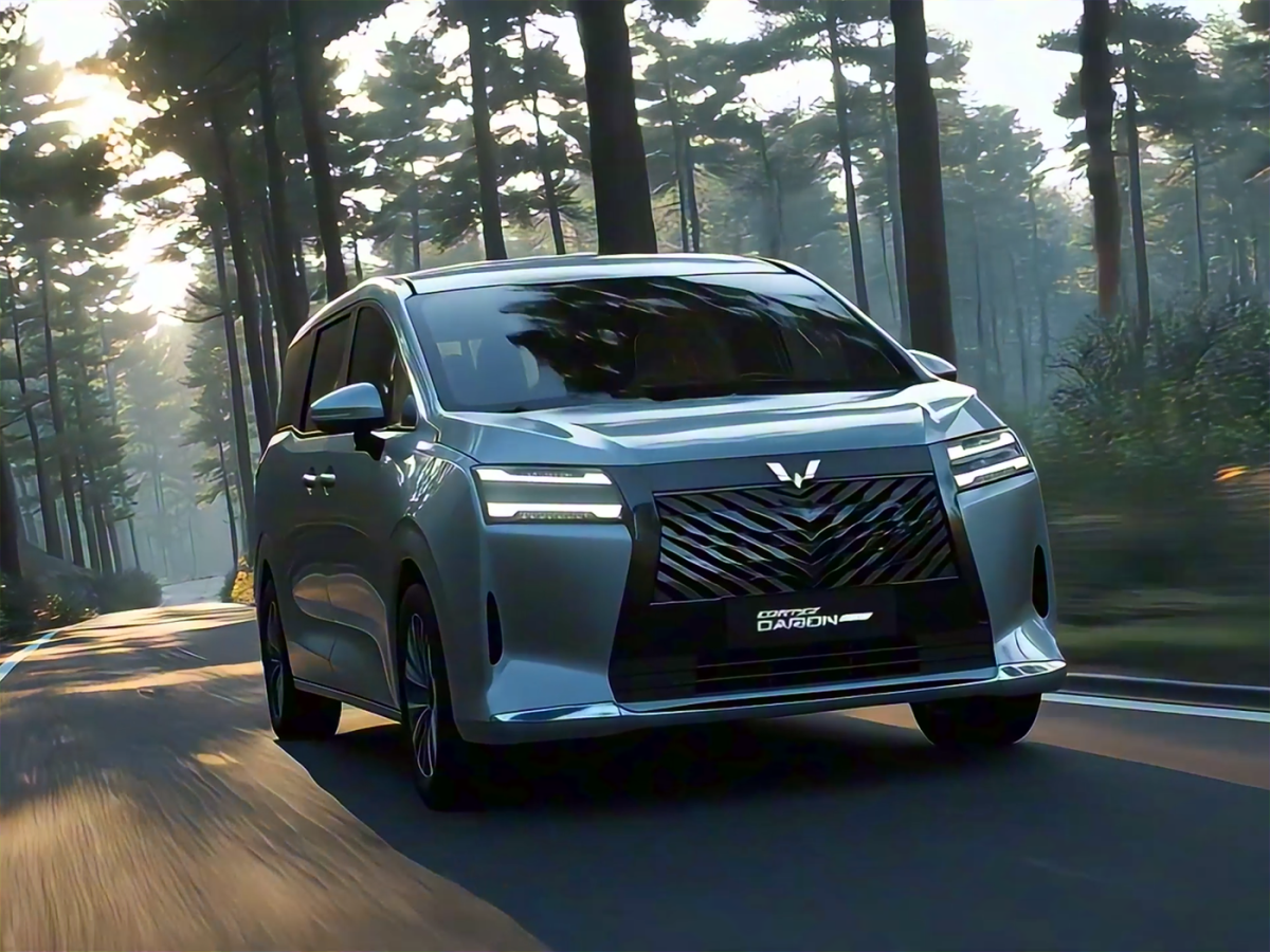 В-Китае-представлен-7-местный-минивэн-wuling-xingguang-730:-бензин,-гибрид-и-электрическая-версия-по-цене-от-73-тыс-юаней-(840-тыс.-рублей)