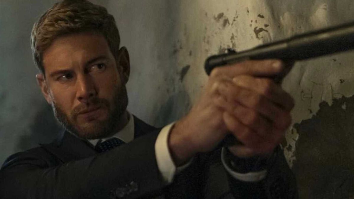 Морской-котик-из-сериала-«Список-смертников»-станет-«подсадной-уткой»-Джессики-Альбы-в-шпионском-триллере