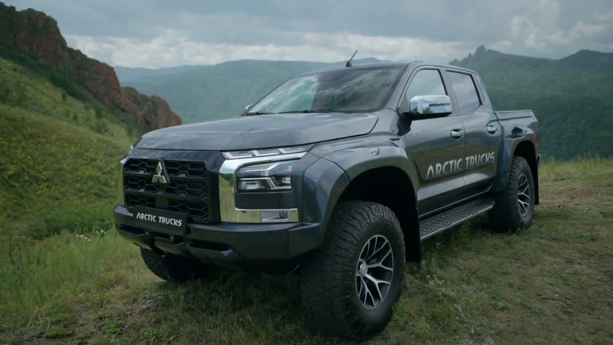 В-России-прокачали-mitsubishi-l200:-внедорожник-получил-огромные-шины,-дорожный-просвет-увеличился-до-270-мм