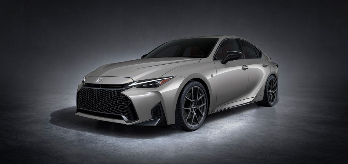 Представлен-совершенно-новый-lexus-is:-полный-привод-и-6-ступенчатый-«автомат»