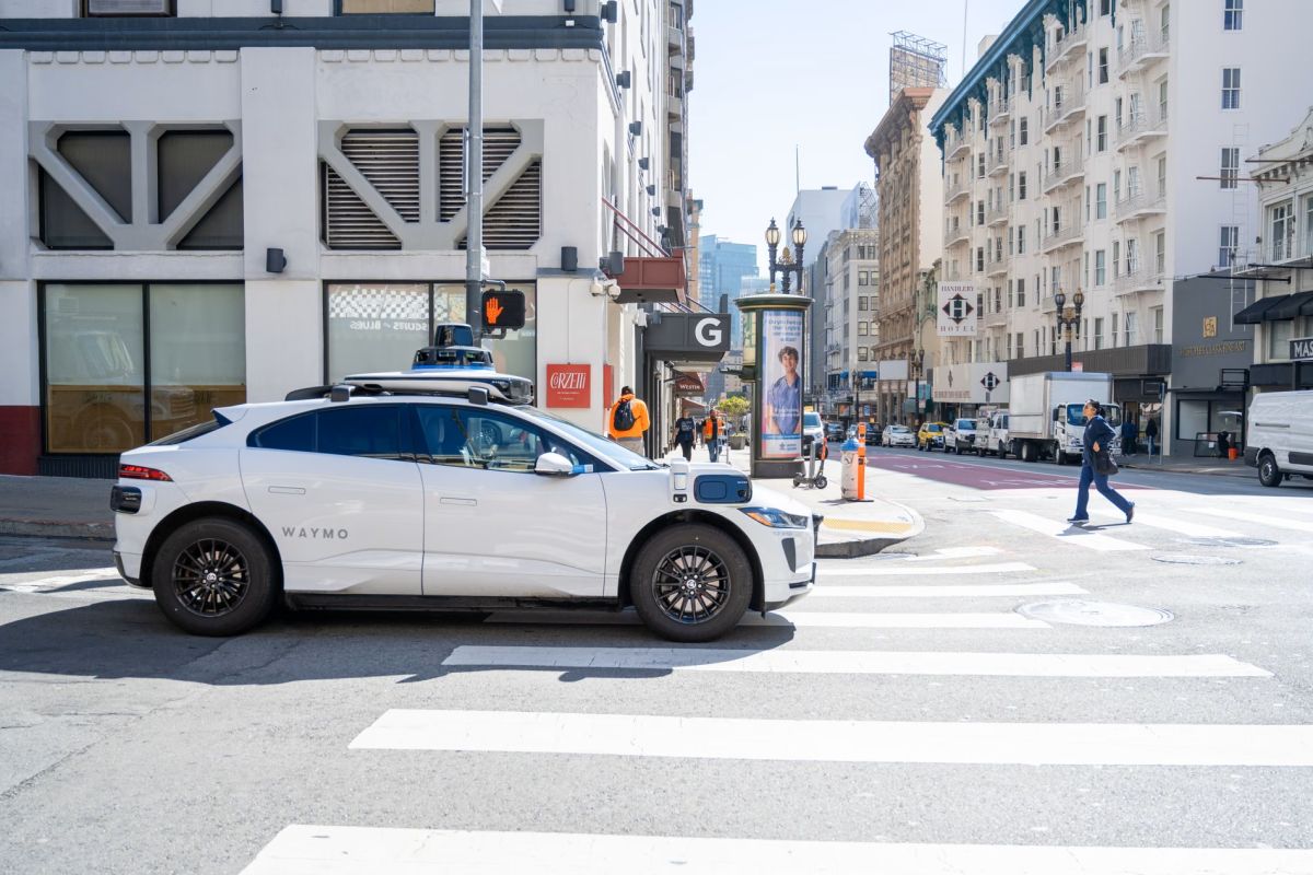 Роботакси-США-впервые-выходят-на-автомагистрали.-waymo-получила-разрешение-на-передвижение-по-таким-дорогам