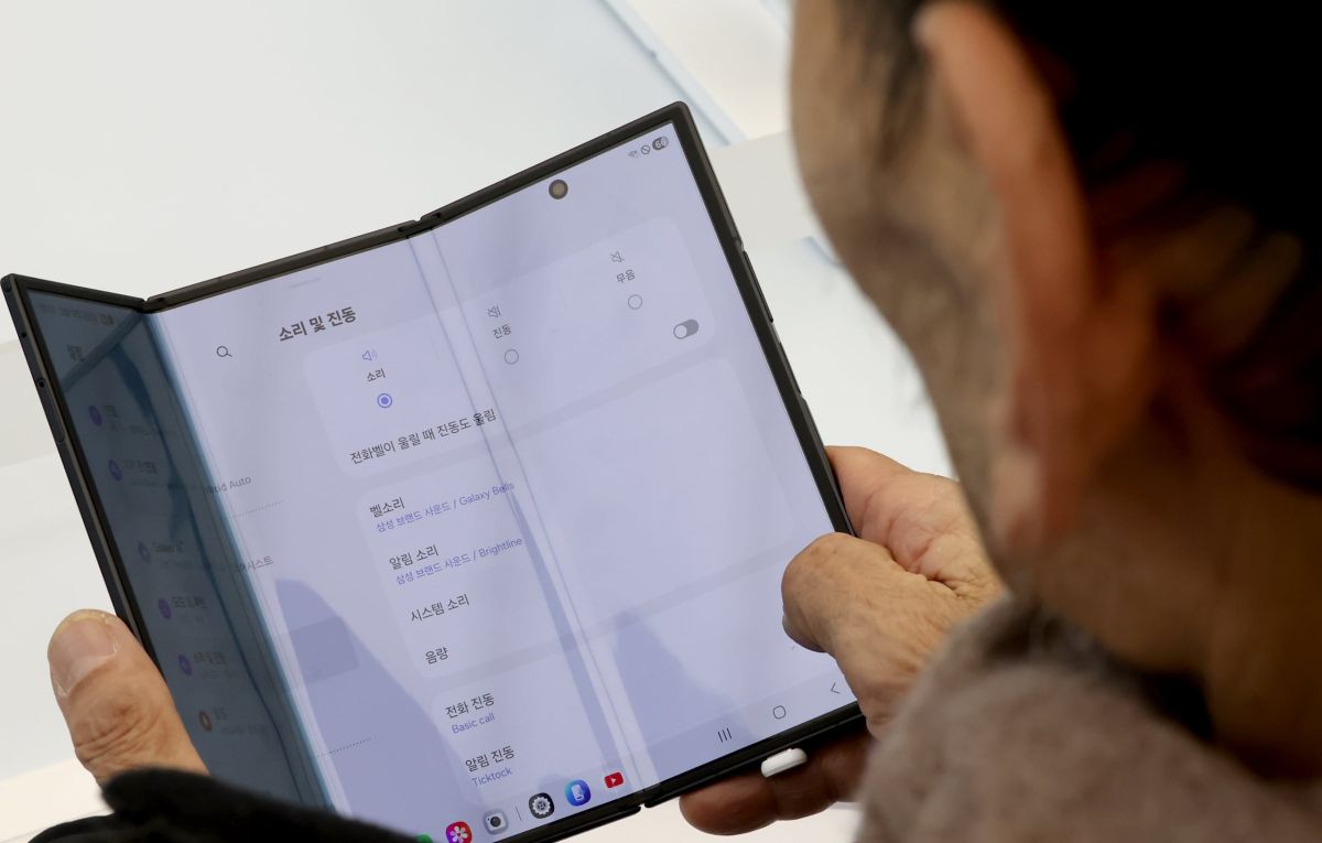 Искусственный-ажиотаж?-Смартфоны-samsung-galaxy-z-trifold-раскупают-за-минуты-из-за-крошечных-поставок