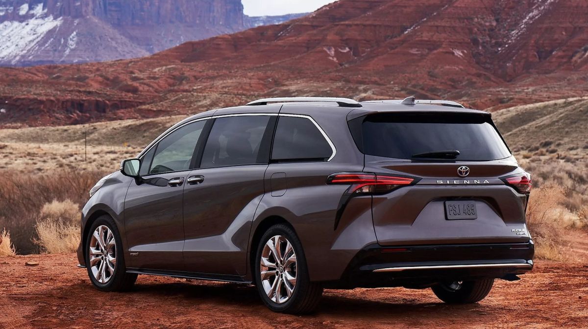 Новейшие-toyota-sienna-hybrid-2025-оказались-небезопасными-из-за-плохих-сварных-швов