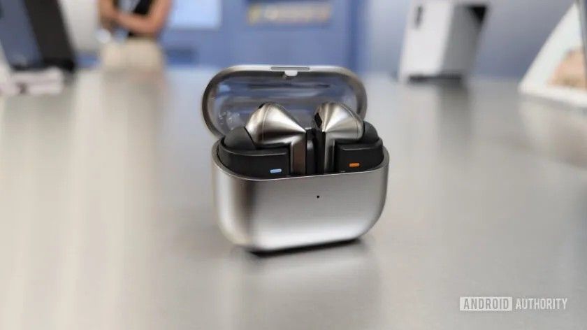 Аккумуляторы-по-57-и-42-мАч.-Такие-получат-наушники-samsung-galaxy-buds4-pro-и-buds4