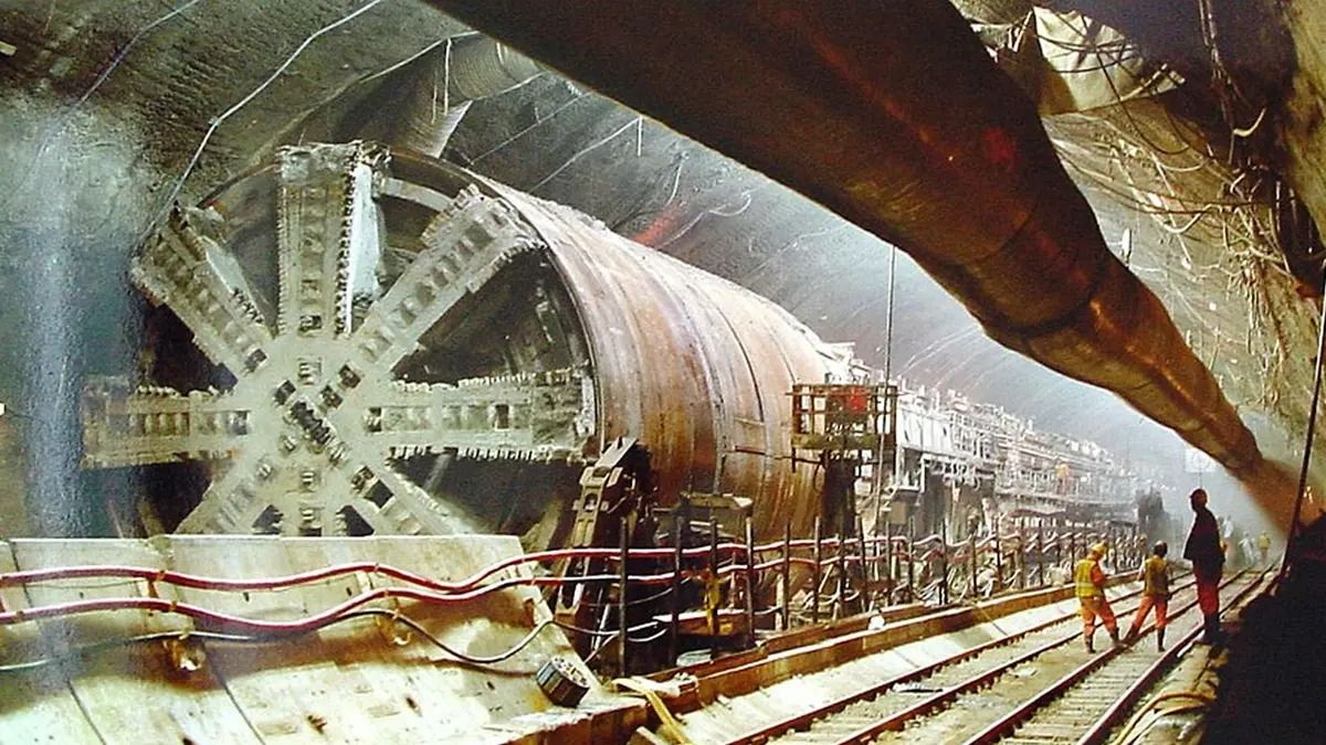 В-Китае-спасли-застрявший-тоннелепроходческий-комплекс-стоимостью--млн,-добившись-ювелирной-точности