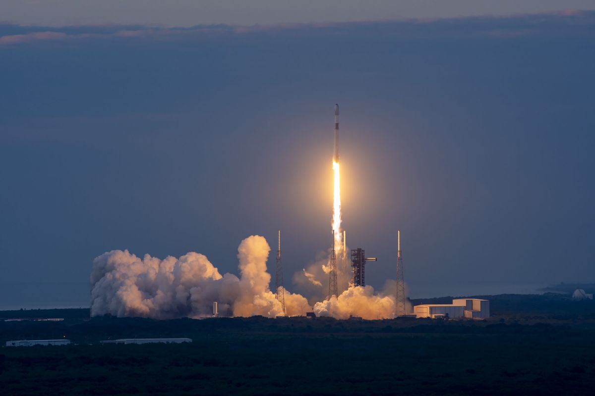 Никто-и-никогда-не-делал-такого-раньше:-spacex-в-30-й-раз-запускает-в-космос-один-и-тот-же-ускоритель-falcon-9