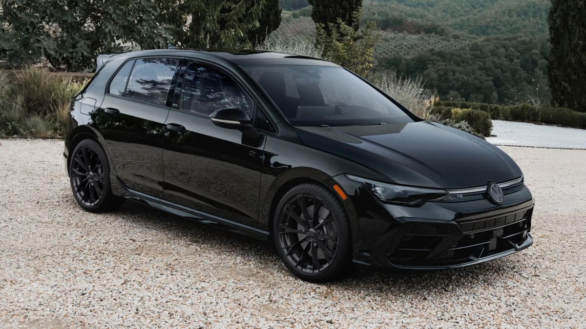 В-Россию-везут-полноприводный-volkswagen-golf-r-с-мотором-на-333-лс.,-но-он-дороже-нового-land-cruiser-prado-250