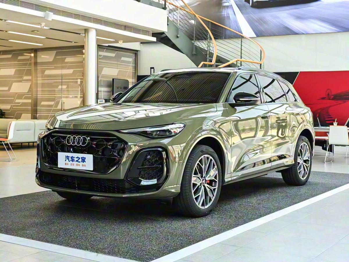 Новый-audi-q5l-засняли-у-дилера:-такой-же-большой,-как-volkswagen-touareg,-272-сильный-мотор,-полный-привод-и-автопилот-huawei