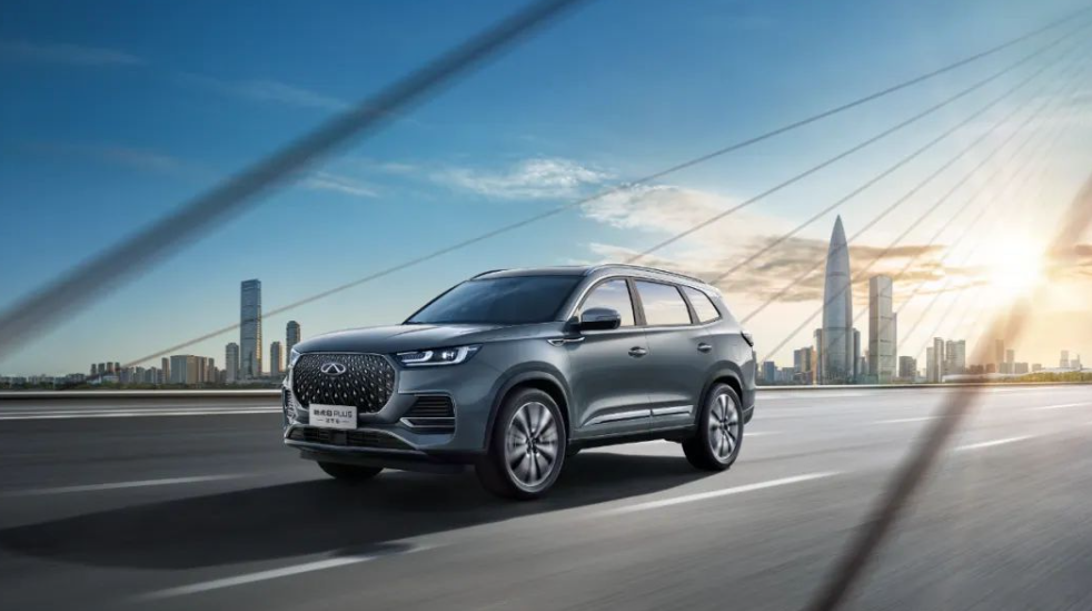 Стартовали-продажи-chery-tiggo-8-plus-classic-edition-2025:-cдвоенный-экран,-197-лс-и-электропривод-двери-багажника-по-цене-120-тыс.-юаней-(1,35-млн-рублей)