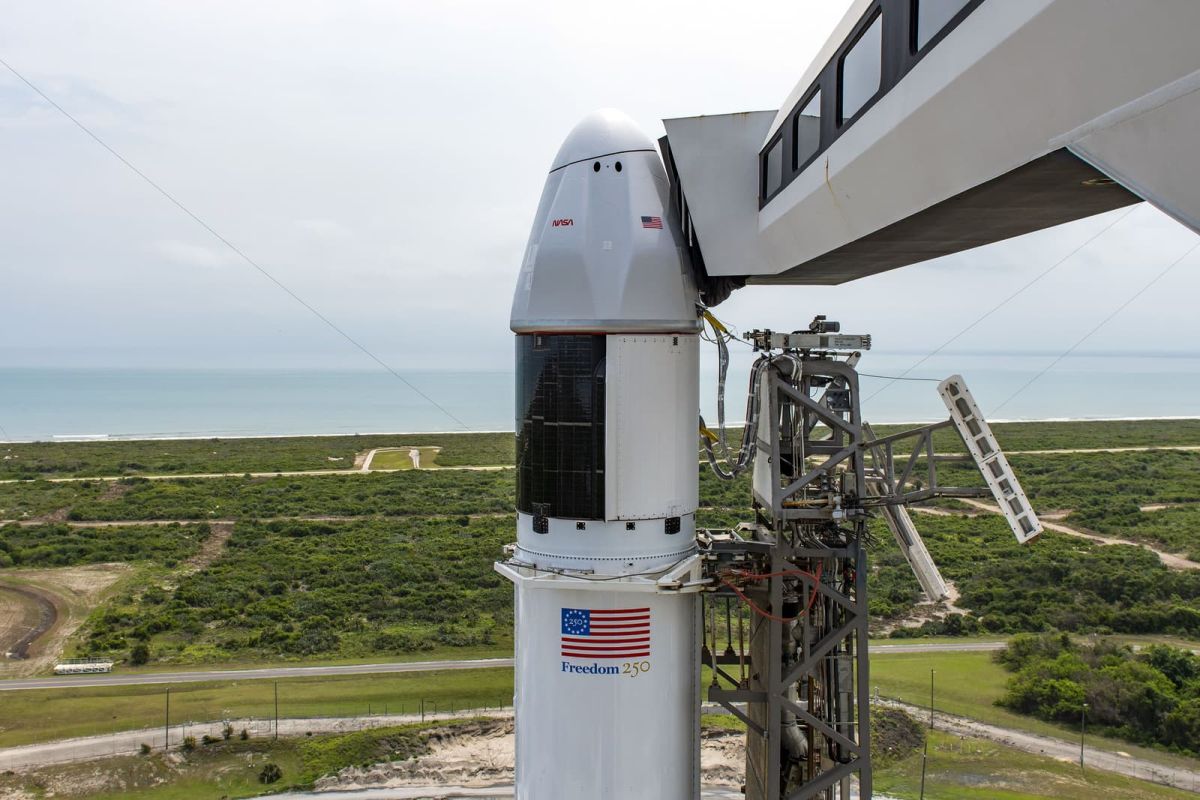 Запуск-космического-корабля-spacex-dragon-к-МКС-снова-отменили