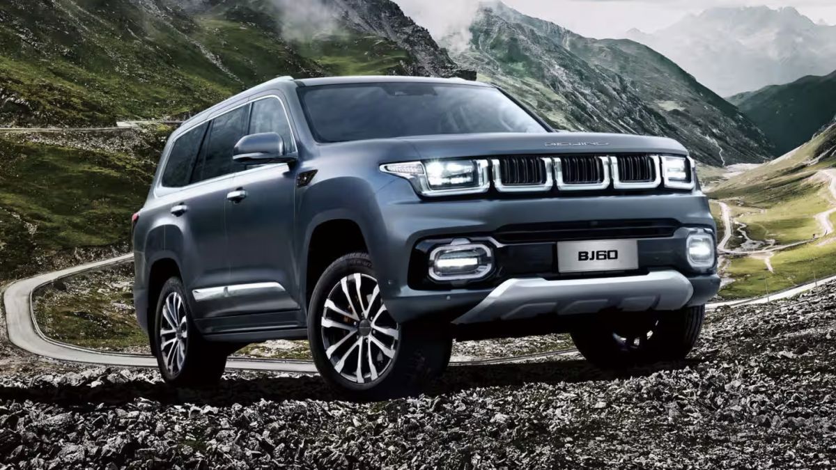 Заменитель-toyota-land-cruiser-с-рамой,-8-ступенчатым-«автоматом»-и-полным-приводом-подорожал-в-России-на-200-тыс-рублей.-baic-bj60-сейчас-стоит-от-5,8-млн-рублей