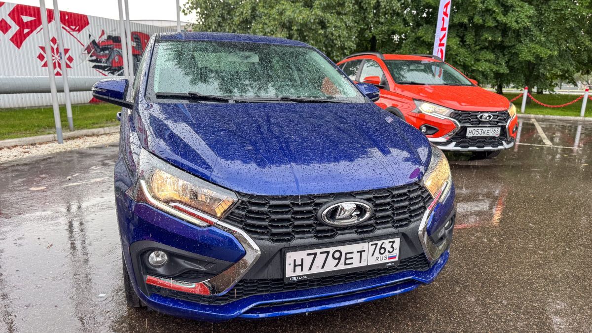 У-lada-iskra-пока-не-российская-мультимедиа,-а-у-azimut-она-точно-будет-отечественной.-Названы-компоненты,-которые-в-автомобилях-«Лада»-стали-российскими