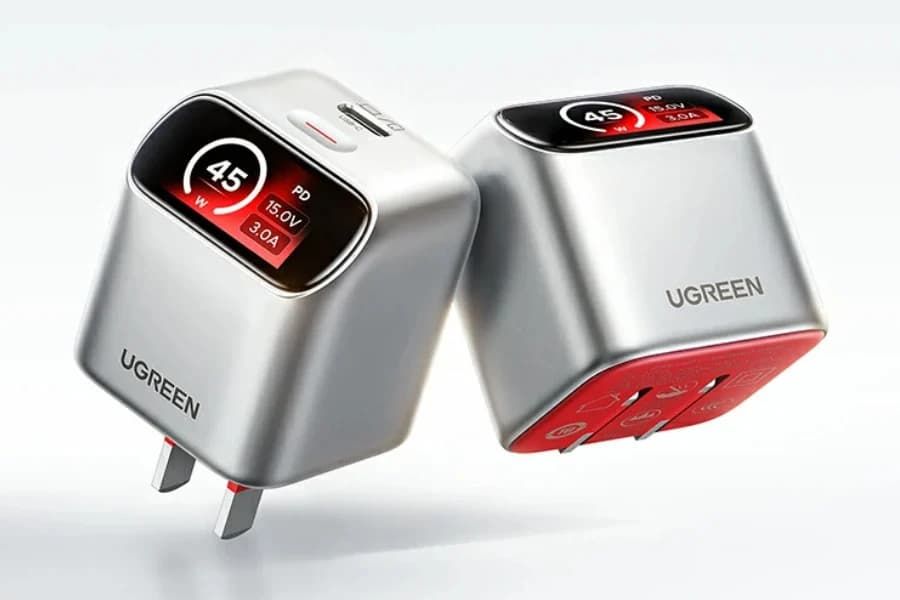Фото: Теперь зарядки такие: новый GaN-адаптер Ugreen показывает на экране мощность, температуру и даже модель iPhone