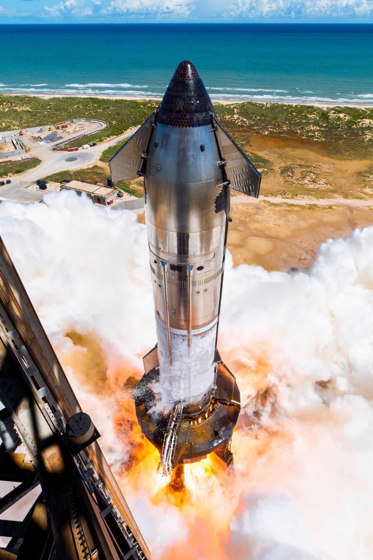 Последний-starship-2-в-истории:-spacex-выложила-эффектные-фото-и-замедленное-видео-включения-всех-двигателей-корабля