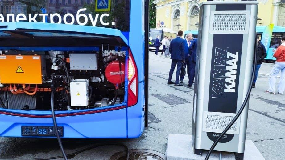Фото: КамАЗ представил станцию ФОРА «Ночная зарядка»: работает от -30 до +45 °C, не боится пыли и влаги