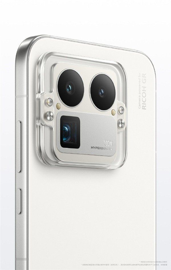 Дизайн-этого-смартфона-с-камерой-ricoh-gr-можно-кастомизировать.-realme-gt8-pro-предложит-три-варианта-оформления-камеры
