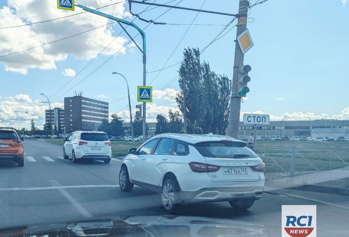 Кузов-lada-vesta,-но-подвеска-с-сюрпризом:-в-Тольятти-засняли-«мул»-lada-azimut