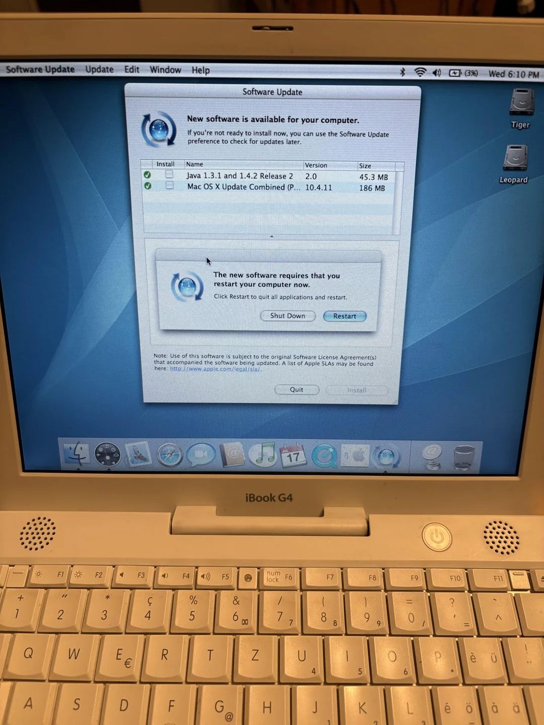 Такое-может-только-apple:-выпущенный-23-года-назад-apple-ibook-g4-до-сих-пор-скачивает-обновления-с-серверов-apple