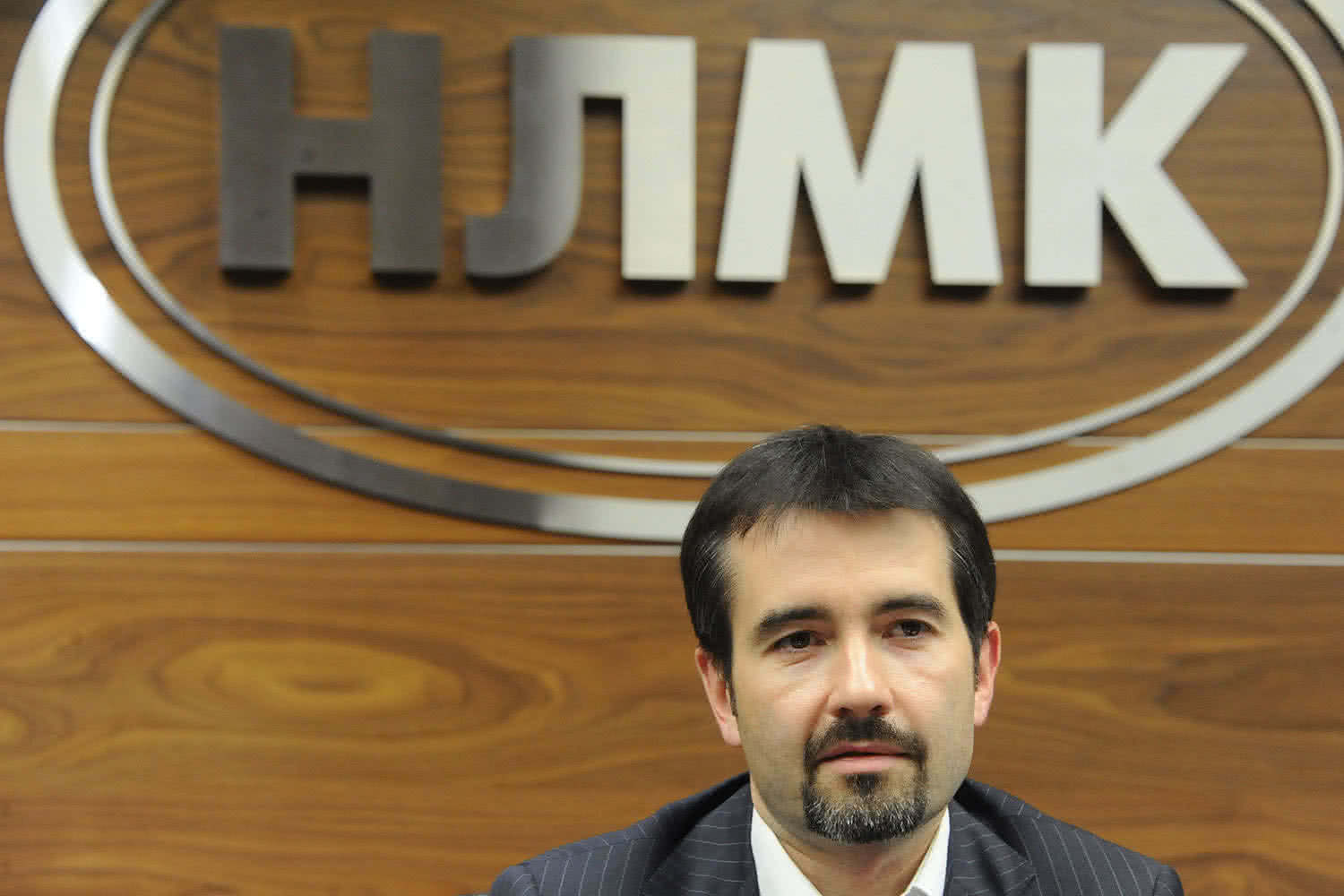 Акционеры «Новолипецкого металлургического комбината» (НЛМК (MOEX: NLMK)) (MOEX: NLMK) избрали Сергея Каратаева на должность президента компании. Решение приняли на собрании 6 января, говорится в сообщении на сайте НЛМК.